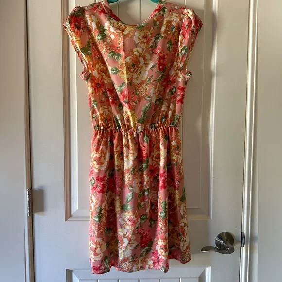 Destiny Floral Dress - Picture 6 of 9